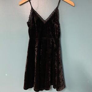 𝅺f21 Velvet slip dress - black Size small